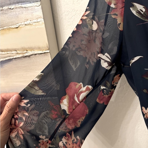 NWOT Floral Dress Size Small - Picture 8 of 13